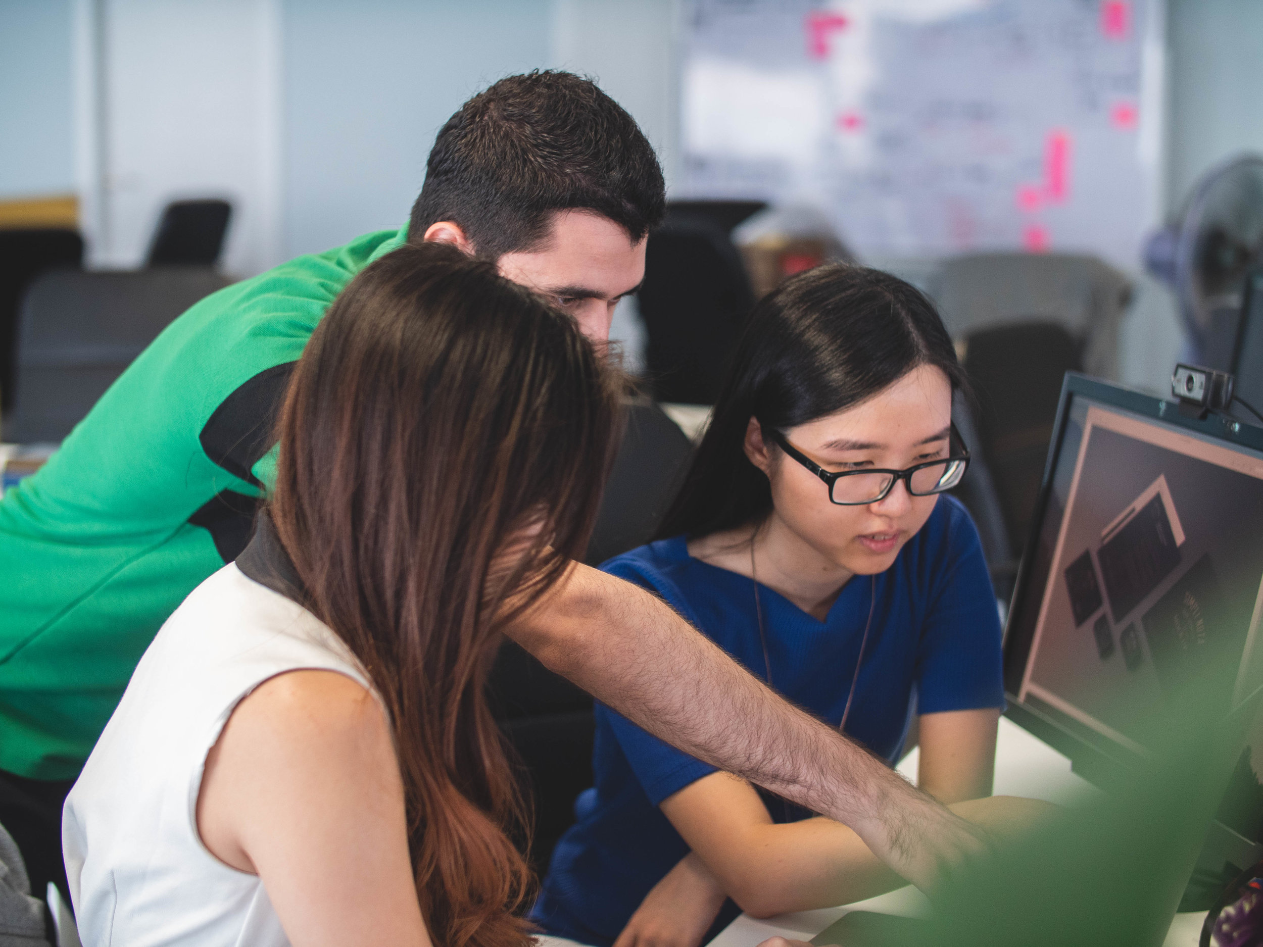 Using Technology To Help  Students Understand Auxiliares de Conversación